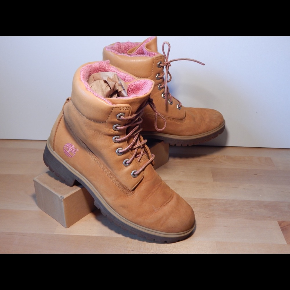 SOLD 🚫 Timberlands Pink Boots